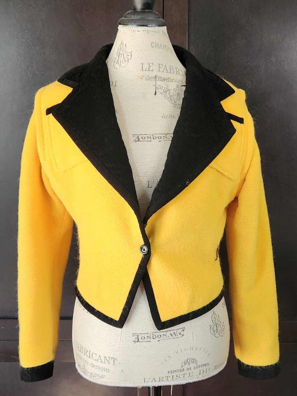 Vintage 1989s Ungaro Bright Marigold Colored Blazer W/Black Corduroy Lapel SZ 6